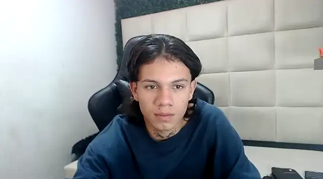 Snapshot of andy_dan18 chatting on 01/24/25, 02:51 andy dan18 online show from 01/24/25, 02:51