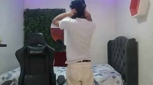 Snapshot of andy_dan18 chatting on 01/30/25, 01:31 andy dan18 online show from 01/30/25, 01:31