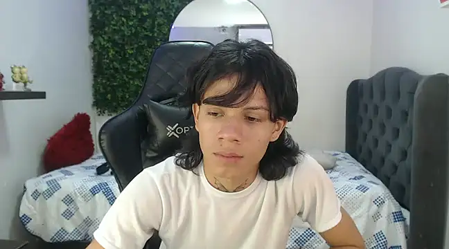 Snapshot of andy_dan18 chatting on 01/31/25, 02:28 andy dan18 online show from 01/31/25, 02:28