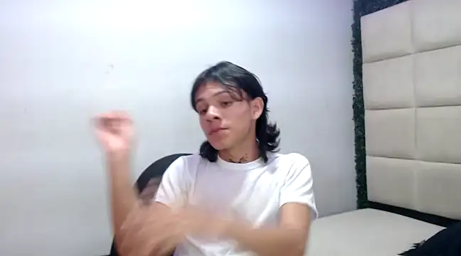 Snapshot of andy_dan18 chatting on 02/01/25, 03:52 andy dan18 online show from 02/01/25, 03:52