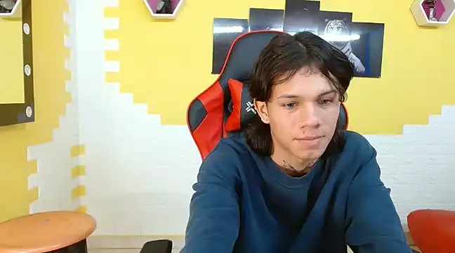 Snapshot of andy_dan18 chatting on 02/02/25, 02:59 andy dan18 online show from 02/02/25, 02:59