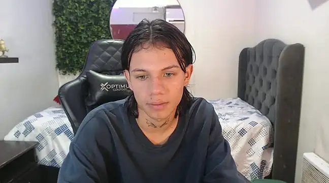 Snapshot of andy_dan18 chatting on 02/02/25, 01:52 andy dan18 online show from 02/02/25, 01:52