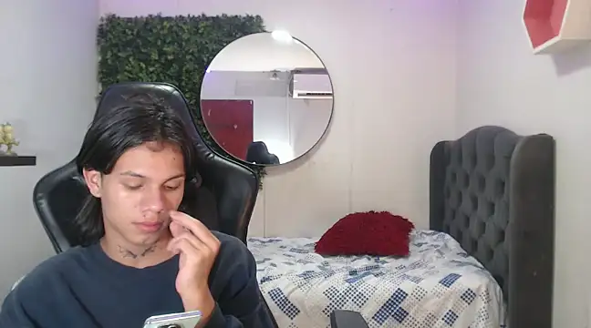 Snapshot of andy_dan18 chatting on 02/05/25, 08:35 andy dan18 online show from 02/05/25, 08:35