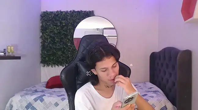 Snapshot of andy_dan18 chatting on 02/08/25, 06:55 andy dan18 online show from 02/08/25, 06:55