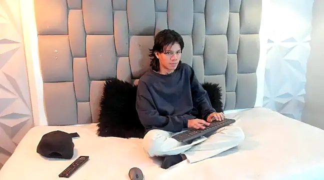 Snapshot of andy_dan18 chatting on 02/11/25, 02:46 andy dan18 online show from 02/11/25, 02:46