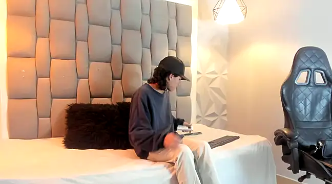 Snapshot of andy_dan18 chatting on 02/12/25, 08:29 andy dan18 online show from 02/12/25, 08:29