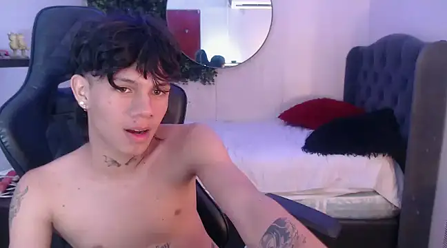 Snapshot of andy_dan18 chatting on 02/24/25, 04:04 andy dan18 online show from 02/24/25, 04:04