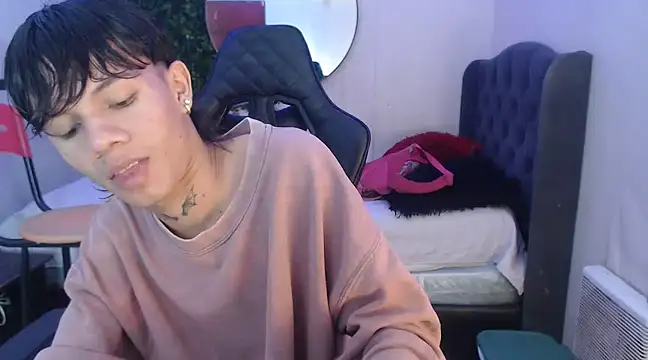 Snapshot of andy_dan18 chatting on 02/25/25, 12:34 andy dan18 online show from 02/25/25, 12:34