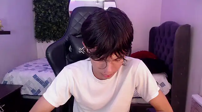 Snapshot of andy_dan18 chatting on 03/06/25, 01:14 andy dan18 online show from 03/06/25, 01:14