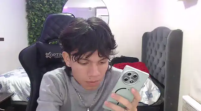 Snapshot of andy_dan18 chatting on 03/10/25, 01:32 andy dan18 online show from 03/10/25, 01:32