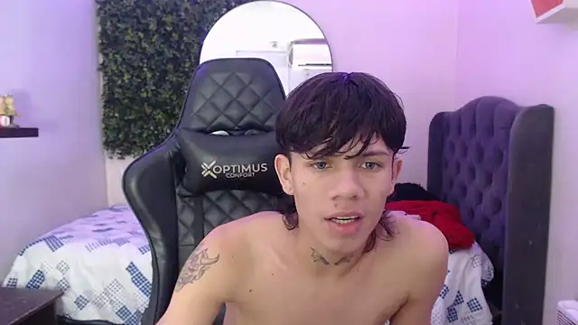 Snapshot of andy_dan18 chatting on 03/12/25, 12:57 andy dan18 online show from 03/12/25, 12:57