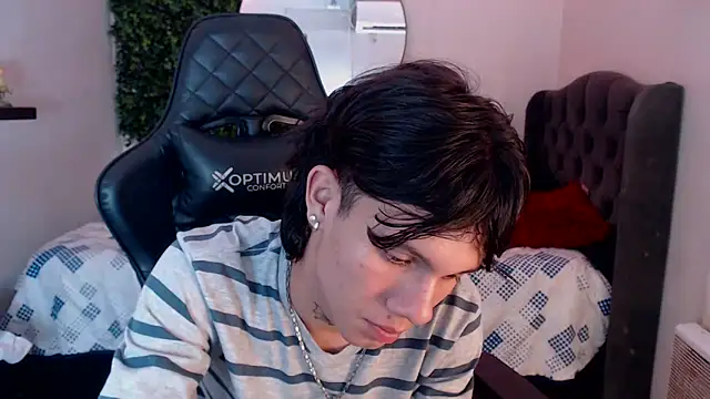 Snapshot of andy_dan18 chatting on 03/15/25, 01:51 andy dan18 online show from 03/15/25, 01:51