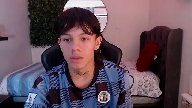 Snapshot of andy_dan18 chatting on 03/17/25, 01:08 andy dan18 online show from 03/17/25, 01:08