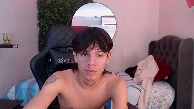 Snapshot of andy_dan18 chatting on 03/18/25, 01:31 andy dan18 online show from 03/18/25, 01:31