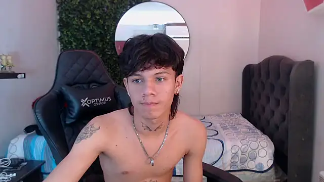 Snapshot of andy_dan18 chatting on 03/19/25, 01:51 andy dan18 online show from 03/19/25, 01:51