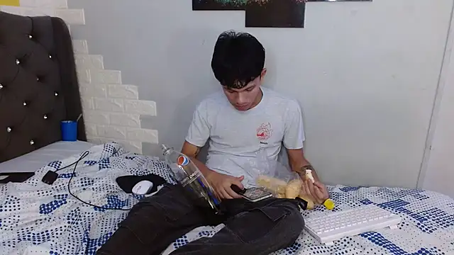 Snapshot of andy_dan18 chatting on 09/09/25, 05:34 andy dan18 online show from 09/09/25, 05:34