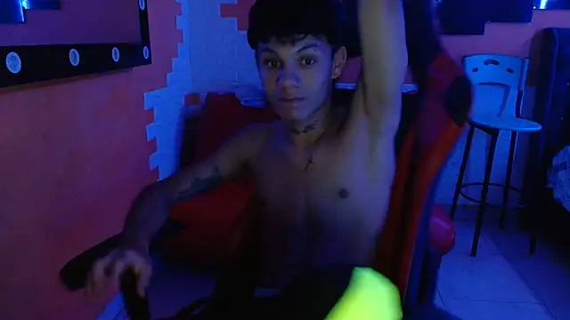 Snapshot of andy_dan18 chatting on 09/13/25, 01:33 andy dan18 online show from 09/13/25, 01:33