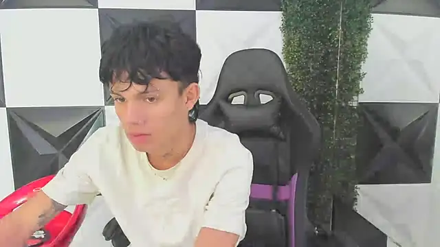 Snapshot of andy_dan18 chatting on 09/19/25, 05:57 andy dan18 online show from 09/19/25, 05:57