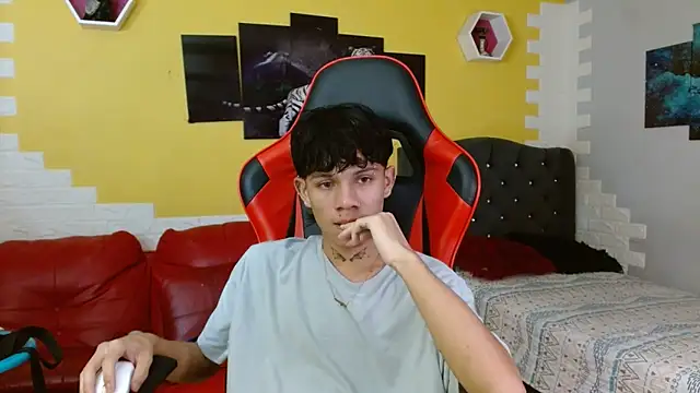 Snapshot of andy_dan18 chatting on 10/14/25, 02:18 andy dan18 online show from 10/14/25, 02:18