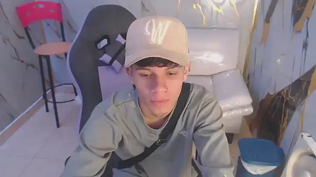 Snapshot of andy_dan18 chatting on 10/18/25, 02:29 andy dan18 online show from 10/18/25, 02:29