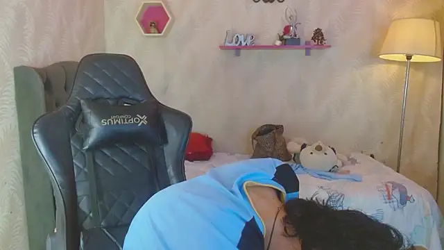 Snapshot of andy_dan18 chatting on 11/11/25, 04:07 andy dan18 online show from 11/11/25, 04:07