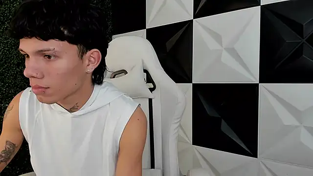 Snapshot of andy_dan18 chatting on 12/04/25, 06:16 andy dan18 online show from 12/04/25, 06:16