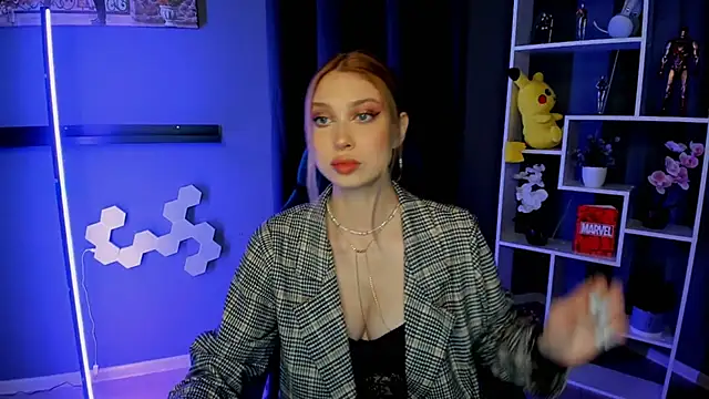 ElmaLee online show from 12/23/24, 06:16