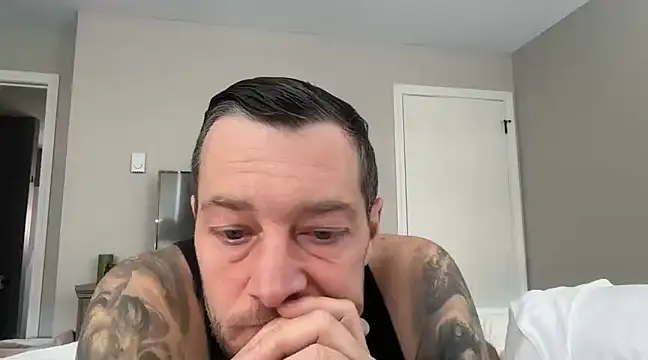 Snapshot of moon-boy chatting on 12/27/24, 02:33 moon-boy online show from 12/27/24, 02:33