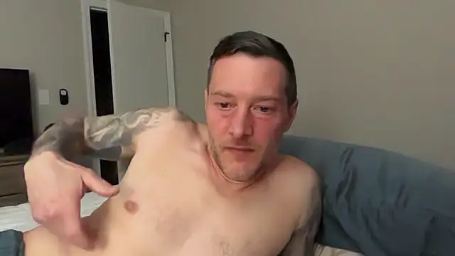 Snapshot of moon-boy chatting on 02/13/25, 12:02 moon-boy online show from 02/13/25, 12:02