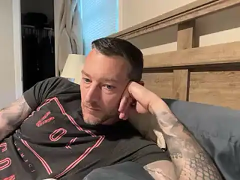 Snapshot of moon-boy chatting on 09/25/25, 04:43 moon-boy online show from 09/25/25, 04:43