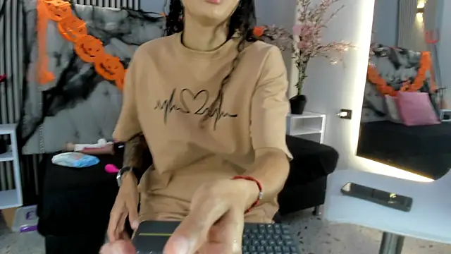 GysellHanson online show from 10/31/25, 11:33