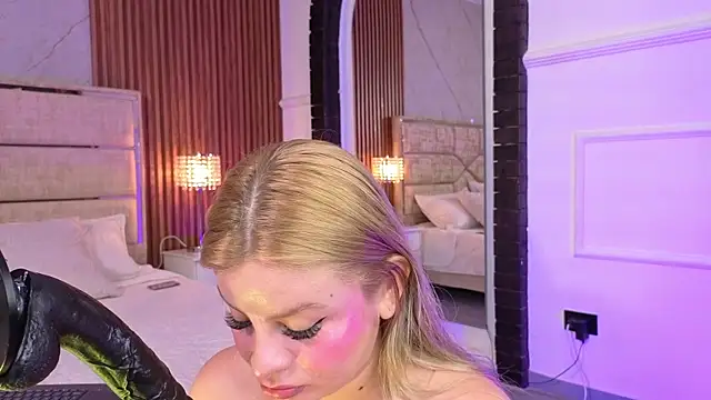 LolaAngellx online show from 05/25/26, 08:04