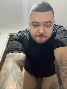 Snapshot of El_Titan1998 chatting on 01/05/25, 10:08 El Titan1998 online show from 01/05/25, 10:08