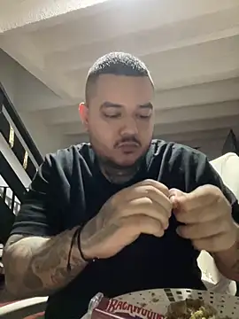 Snapshot of El_Titan1998 chatting on 01/07/25, 11:37 El Titan1998 online show from 01/07/25, 11:37