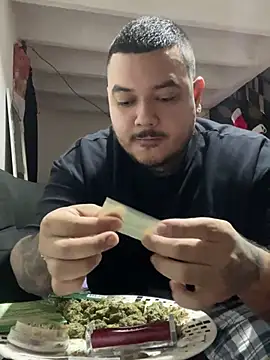 Snapshot of El_Titan1998 chatting on 01/08/25, 12:05 El Titan1998 online show from 01/08/25, 12:05