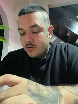 Snapshot of El_Titan1998 chatting on 01/17/25, 10:45 El Titan1998 online show from 01/17/25, 10:45