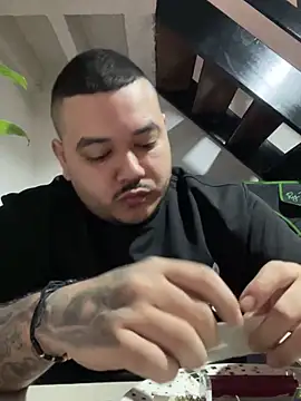 Snapshot of El_Titan1998 chatting on 01/18/25, 01:29 El Titan1998 online show from 01/18/25, 01:29