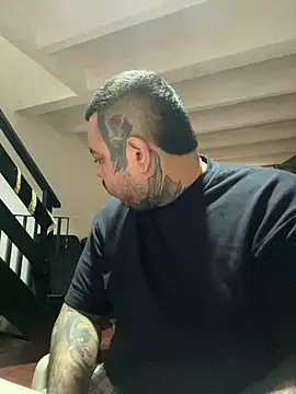 Snapshot of El_Titan1998 chatting on 01/23/25, 03:01 El Titan1998 online show from 01/23/25, 03:01