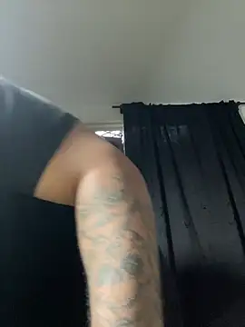 Snapshot of El_Titan1998 chatting on 02/25/25, 11:41 El Titan1998 online show from 02/25/25, 11:41