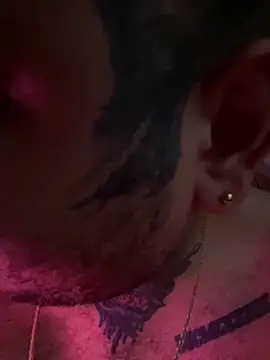 Snapshot of El_Titan1998 chatting on 02/26/25, 02:03 El Titan1998 online show from 02/26/25, 02:03