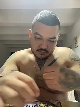 Snapshot of El_Titan1998 chatting on 03/04/25, 12:22 El Titan1998 online show from 03/04/25, 12:22