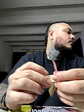 Snapshot of El_Titan1998 chatting on 09/10/25, 09:48 El Titan1998 online show from 09/10/25, 09:48