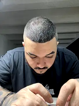 Snapshot of El_Titan1998 chatting on 09/11/25, 10:43 El Titan1998 online show from 09/11/25, 10:43