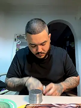 Snapshot of El_Titan1998 chatting on 09/30/25, 10:59 El Titan1998 online show from 09/30/25, 10:59