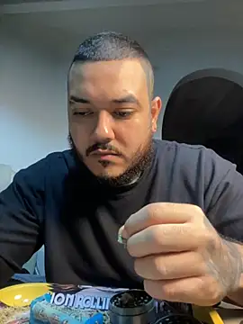 Snapshot of El_Titan1998 chatting on 10/02/25, 11:34 El Titan1998 online show from 10/02/25, 11:34