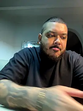 Snapshot of El_Titan1998 chatting on 10/20/25, 11:49 El Titan1998 online show from 10/20/25, 11:49