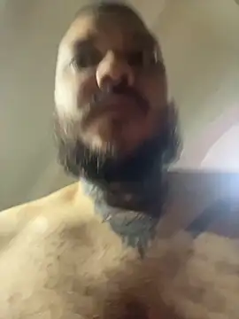 Snapshot of El_Titan1998 chatting on 10/31/25, 11:44 El Titan1998 online show from 10/31/25, 11:44