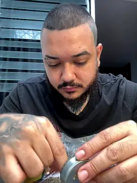 Snapshot of El_Titan1998 chatting on 11/12/25, 12:05 El Titan1998 online show from 11/12/25, 12:05