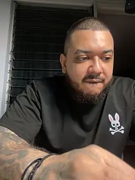 Snapshot of El_Titan1998 chatting on 11/23/25, 11:37 El Titan1998 online show from 11/23/25, 11:37