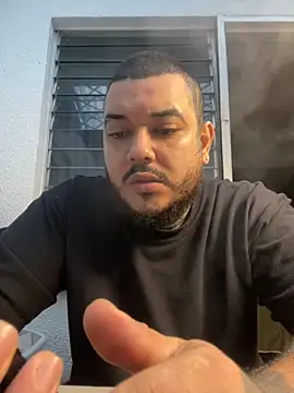 Snapshot of El_Titan1998 chatting on 11/30/25, 12:31 El Titan1998 online show from 11/30/25, 12:31